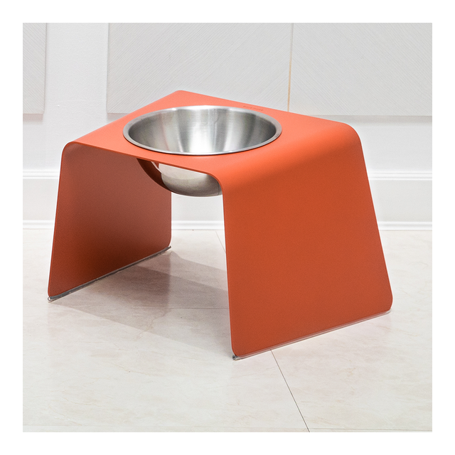 HOWDY HOUNDY Bend Elevated Feeder L - Apple Red | the OBJECT ROOM
