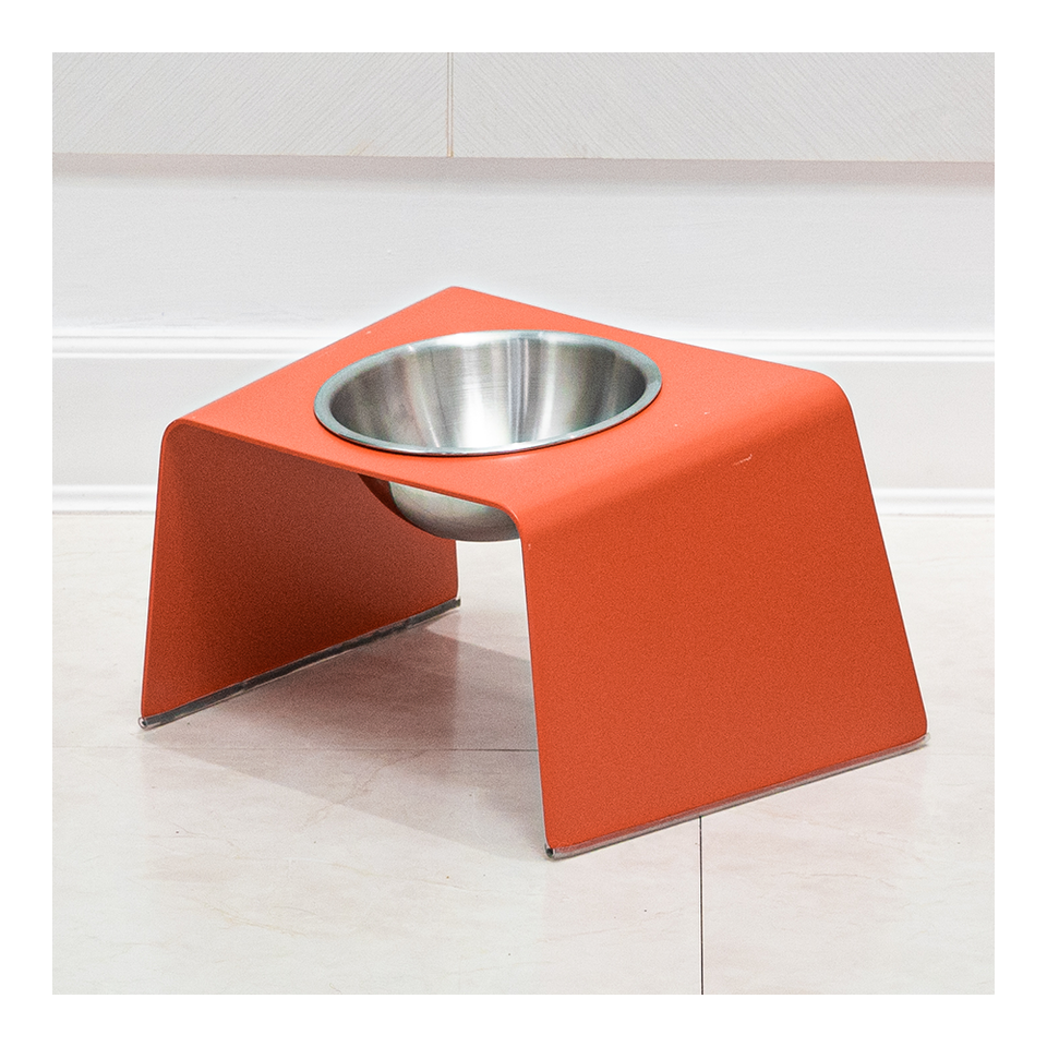 HOWDY HOUNDY Bend Elevated Feeder M - Apple Red | the OBJECT ROOM